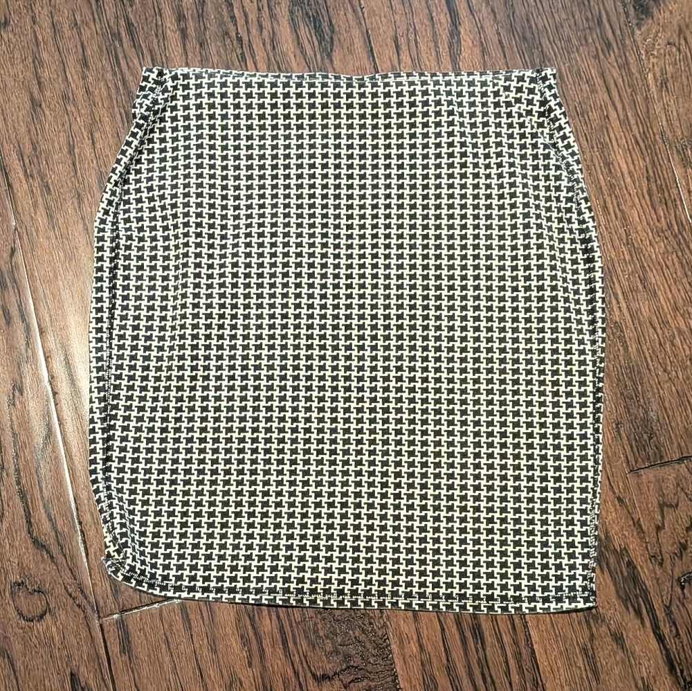 Old Navy Black and White Pencil Skirt